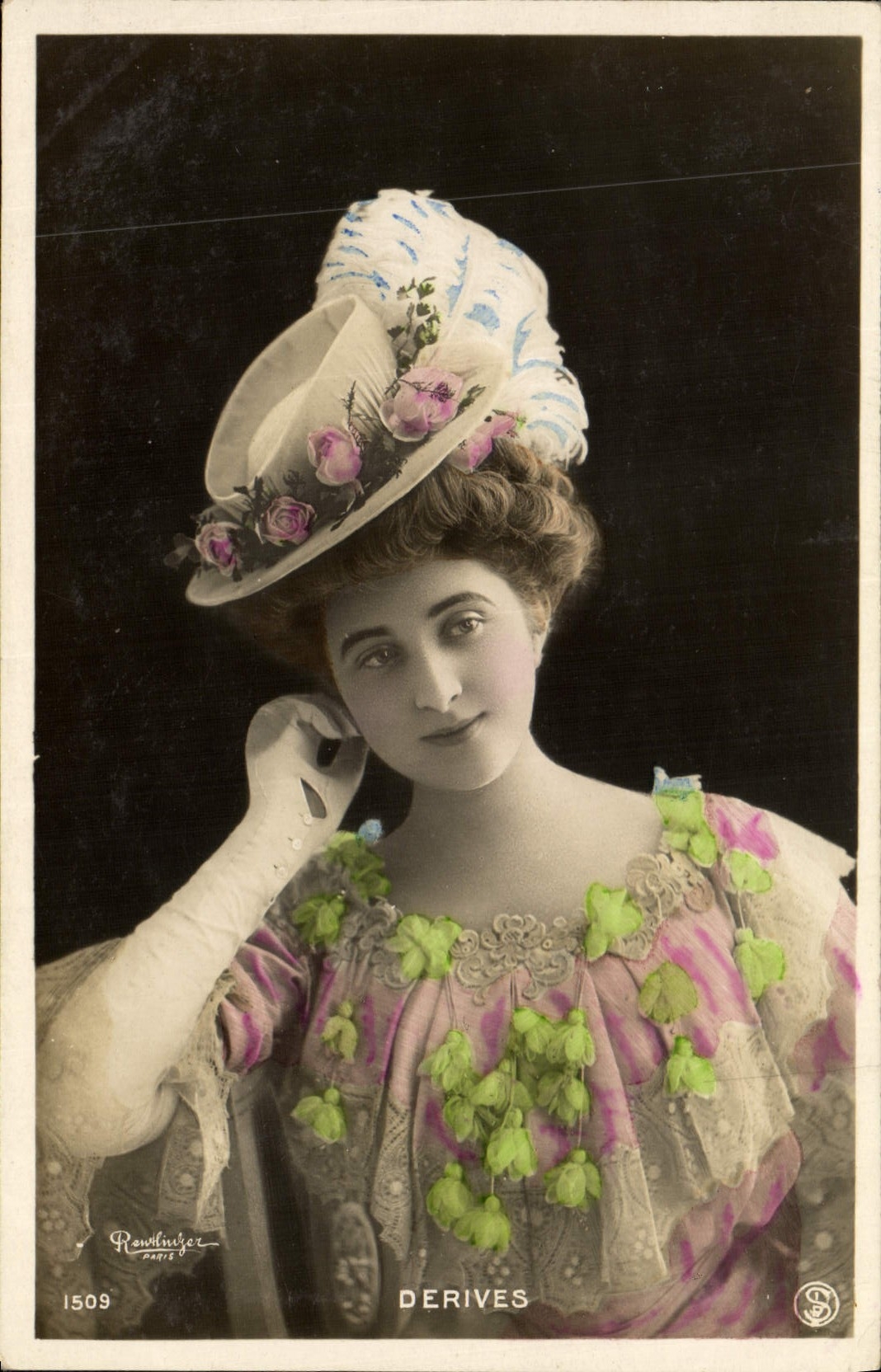 Madame Derives — Portrait en costume de scène — Rowbouger, Paris, n°1509