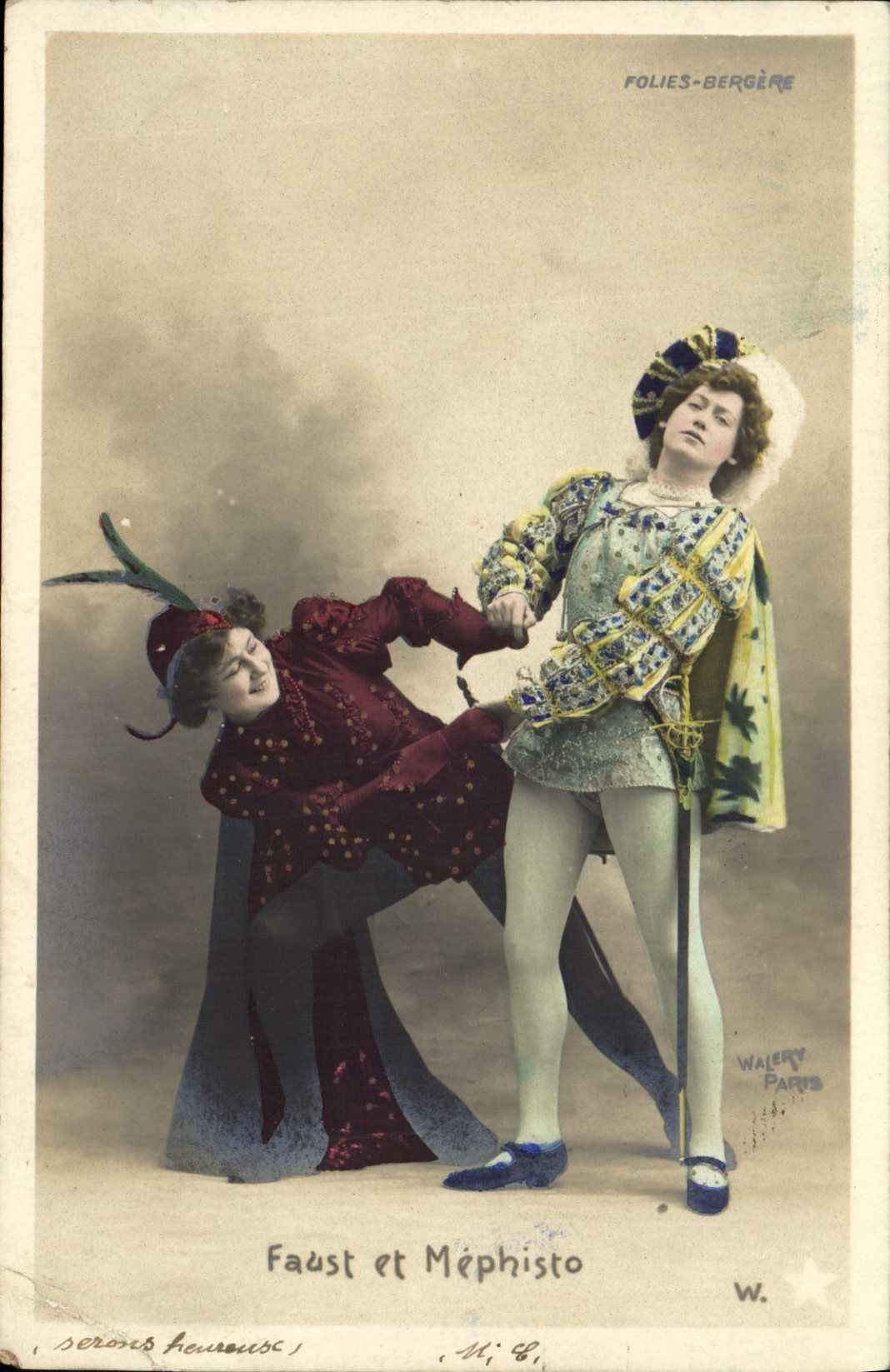 CPA Femme Theatre Faust et Mephisto Folies Bergere Paris Diable