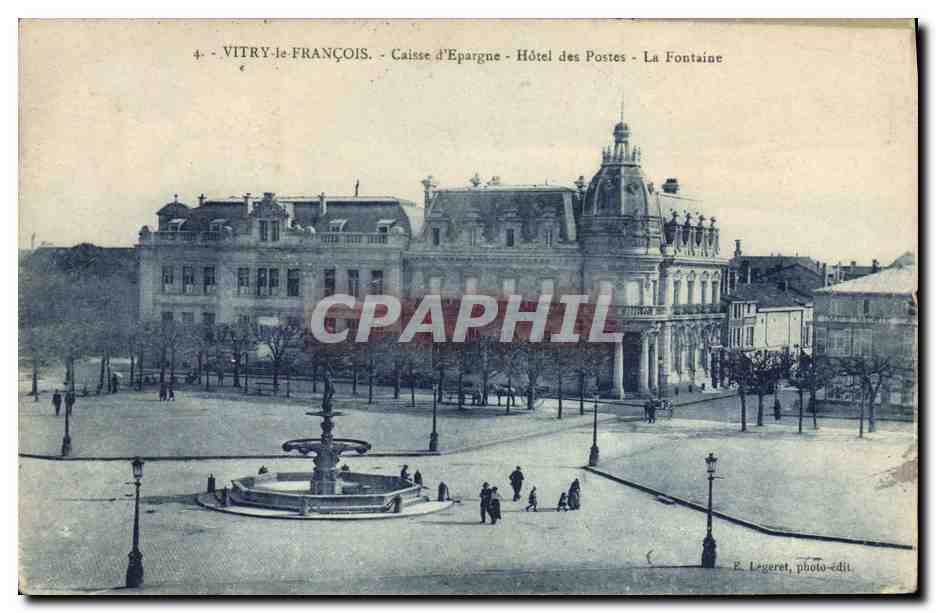CPA Banque Vitry le Francois Caisse d'Epargne Hotel des Postes La fontaine