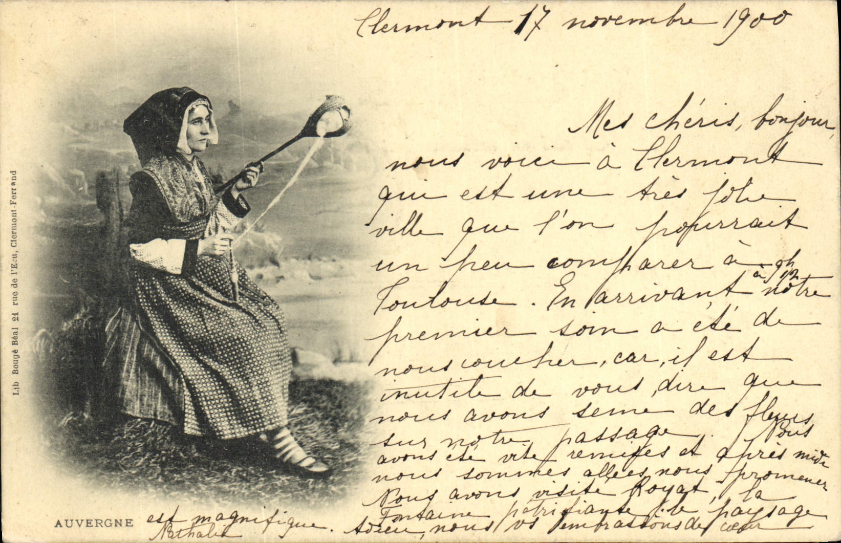 CPA Folklore Auvergne Fileuse