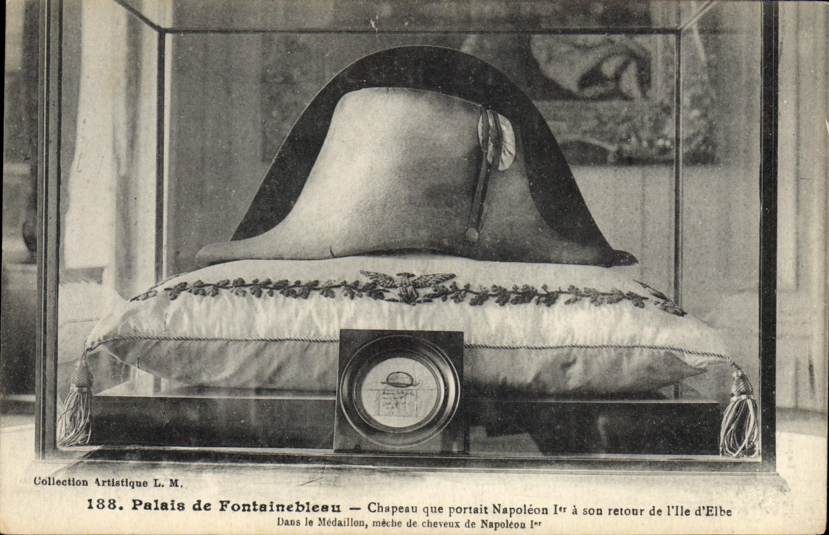 CPA Napoleon 1er Palais de Fontainebleau Chapeau retour de l'ile d'Elbe 