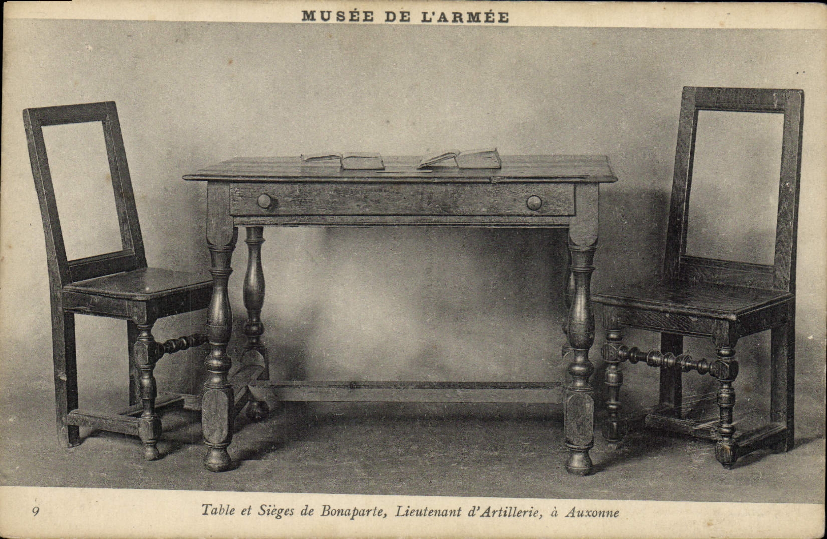CPA Napoleon 1er Paris Musee de l'armee Table et sieges de Bonaparte Lieutenant d'artillerie a Auxonne 
