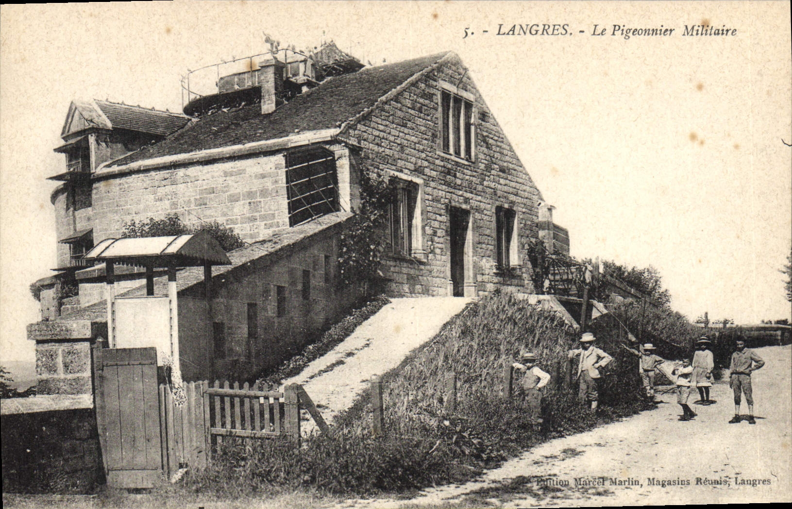 Langres - Le Pigeonnier Militaire — Éditeur Marcel Marlin, Magasins Réunis, Langres