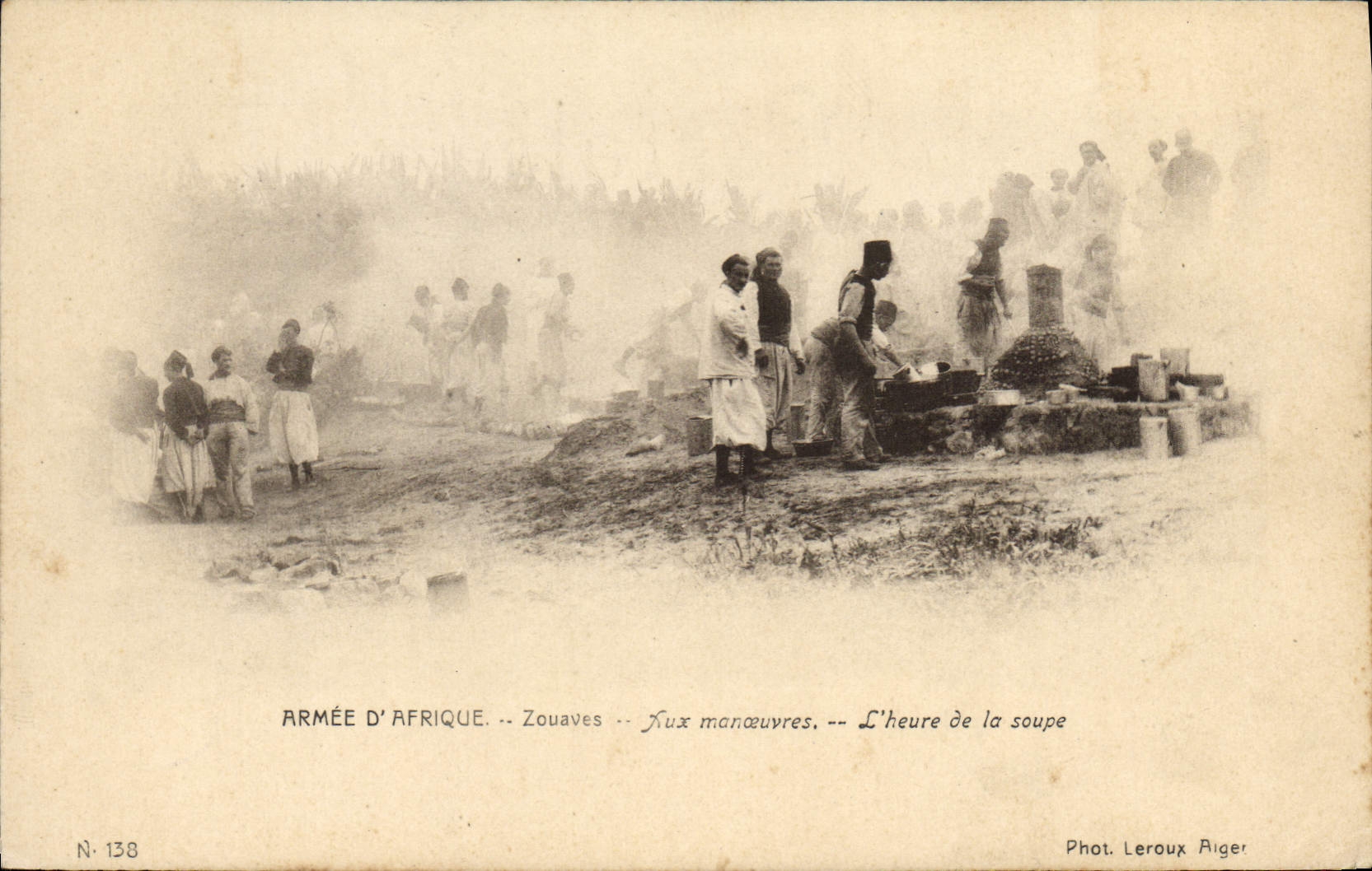 Armée d'Afrique -- Zouaves -- L'heure de la soupe -- Phot. Leroux Alger N°138