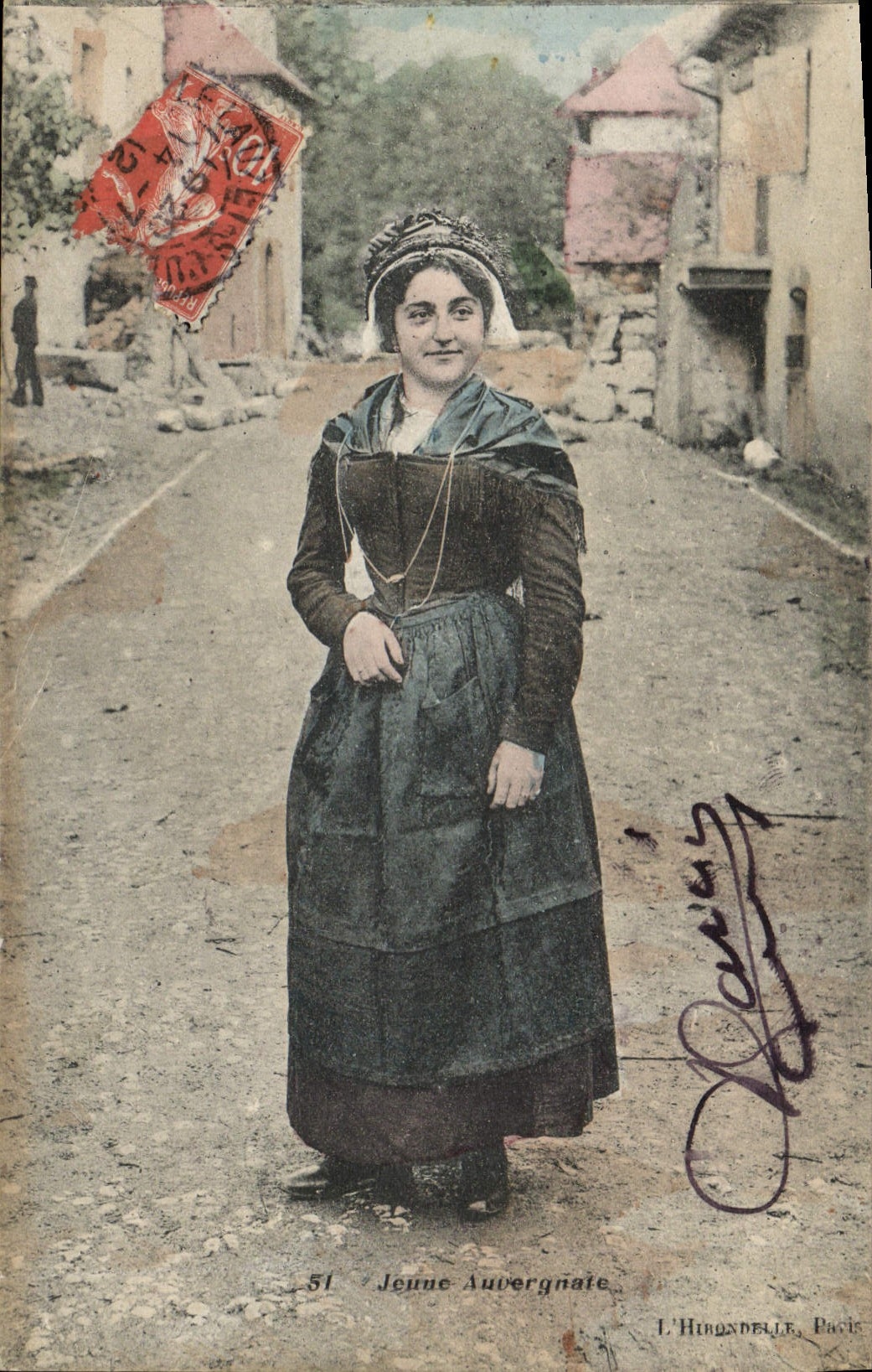 CPA Folklore Jeune Auvergnate