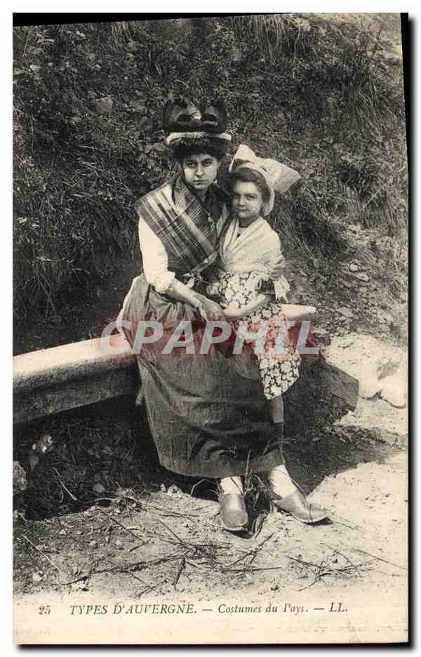 CPA Folklore Auvergne Costume du pas 