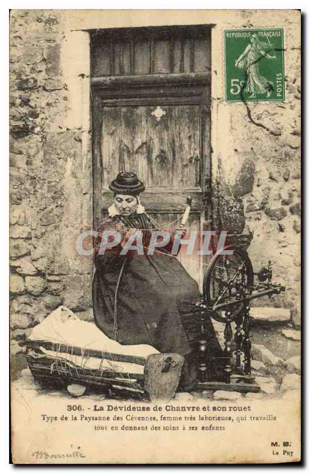 CPA Folklore La devideuse de chanvre et son rouet Cevennes