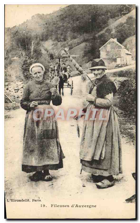 CPA Folklore Fileuses d'Auvergne 