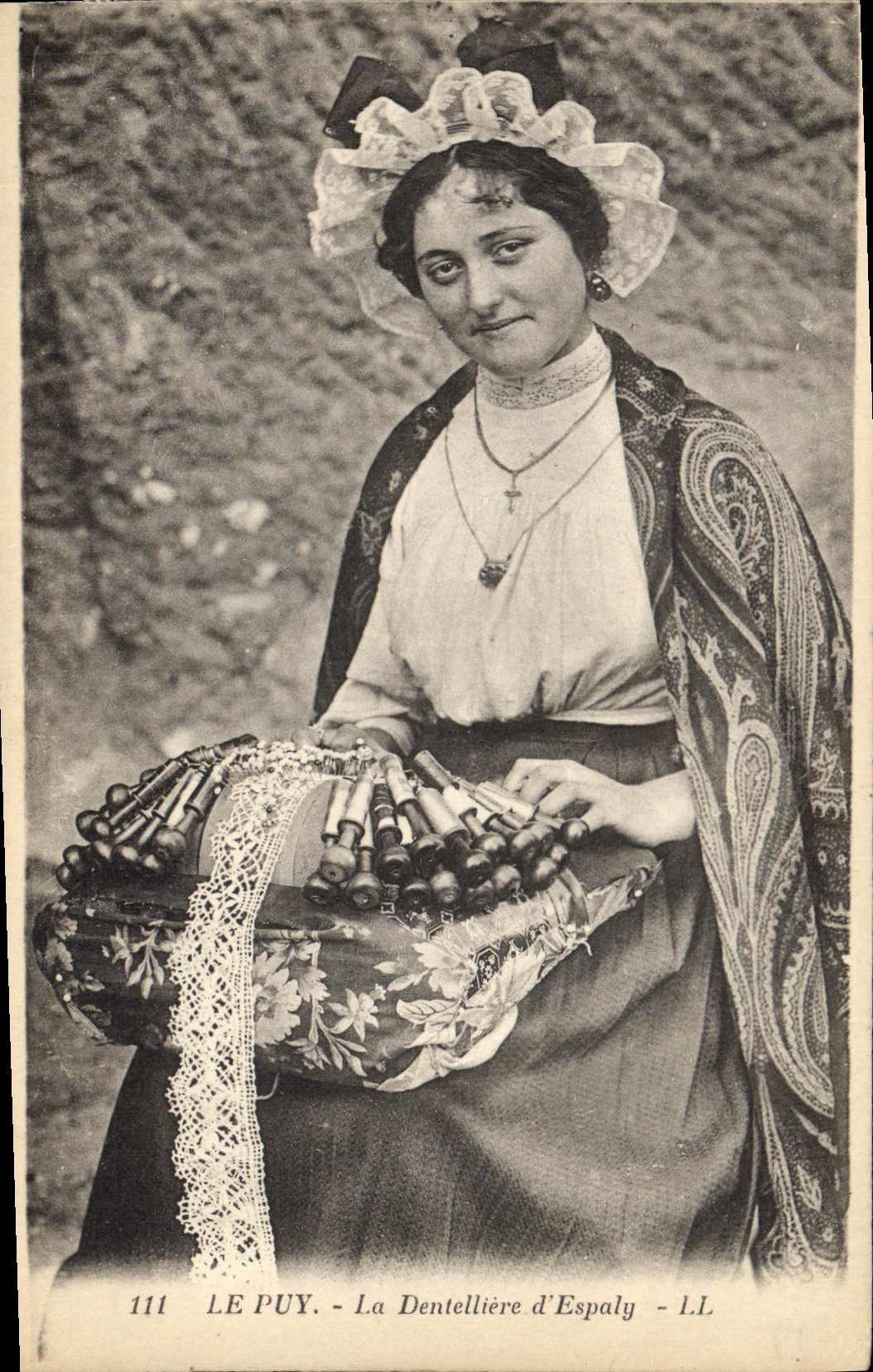 CPA Folklore Le Puy La dentelliere d'Espaly