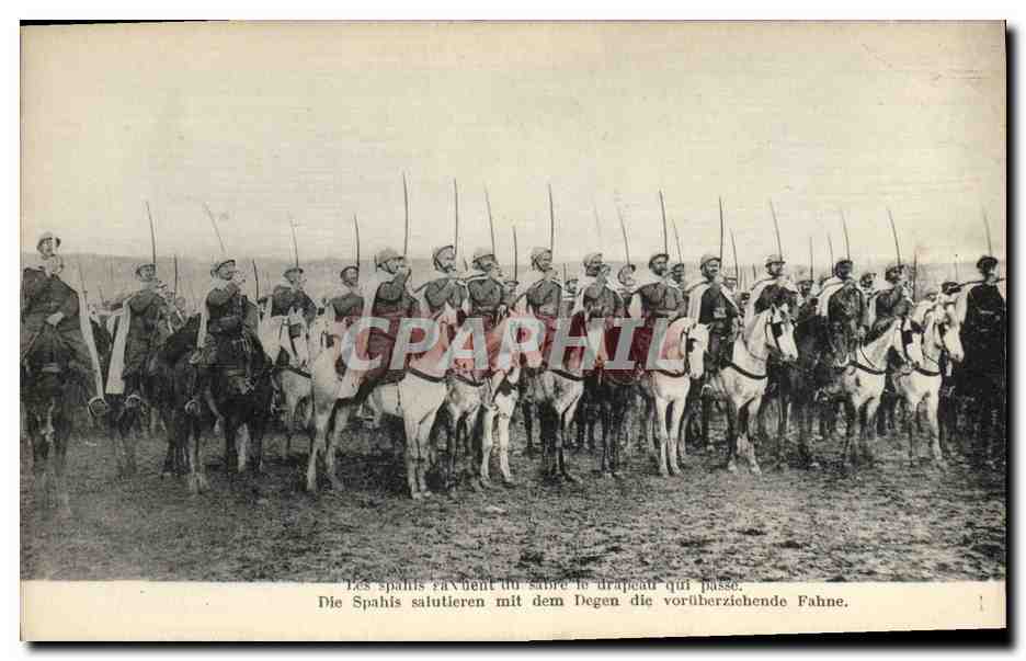 CPA Militaria Les spahis saluant du sabre le drapeau qui passe