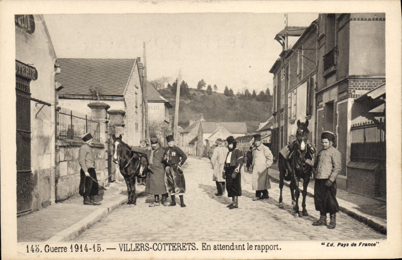 CPA Militaria Villers Cotterets En attendant le rapport