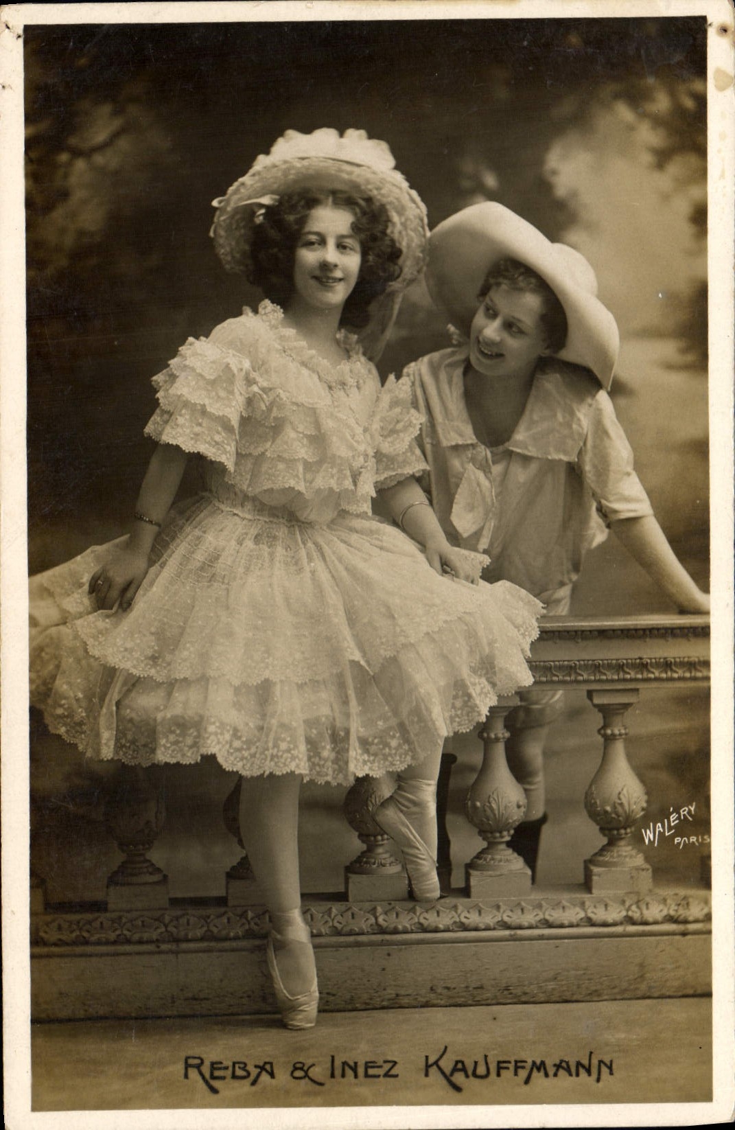 Reba & Inez Kauffmann — photographie de studio — Waléry, Paris