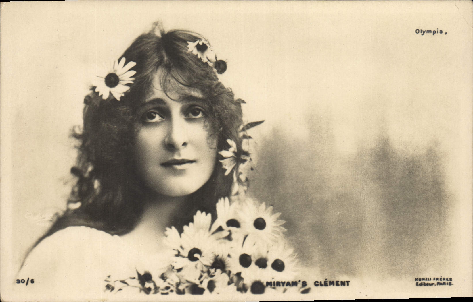 Miryam's Clément — Portrait de jeune femme avec marguerites — Olympia, éditeur Paris, n° 30/6