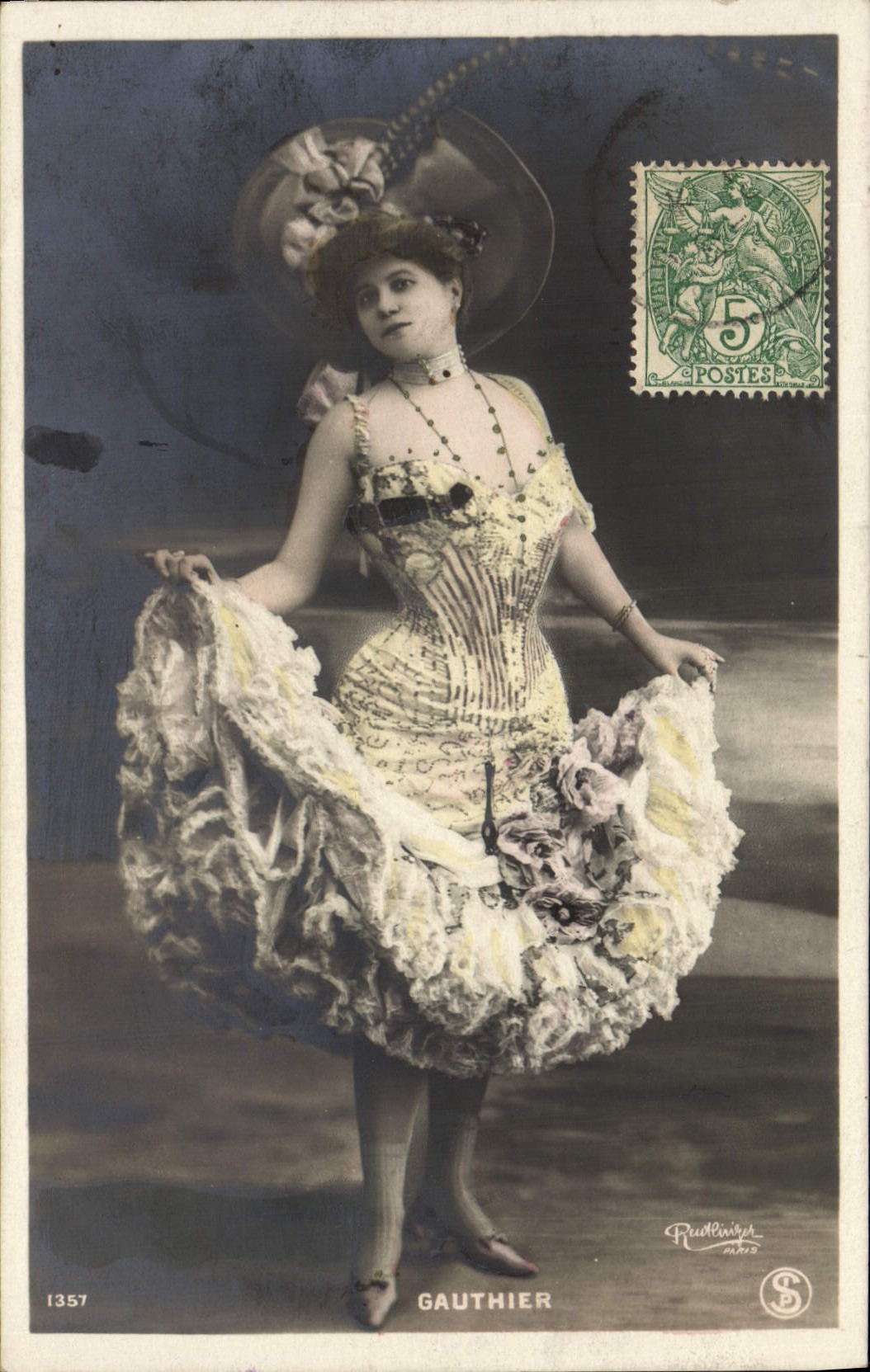 Femme en costume de scène — Gauthier — Pudlinski Paris n°1357