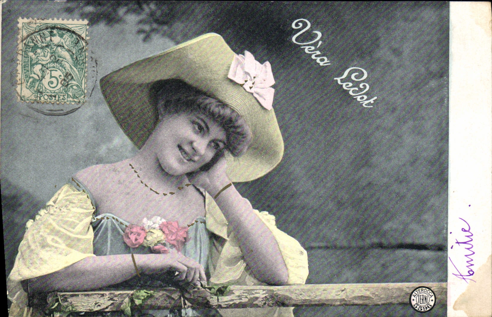 Véra Lecot — Portrait féminin en chapeau — Éditeur Intercoch (Série 57)