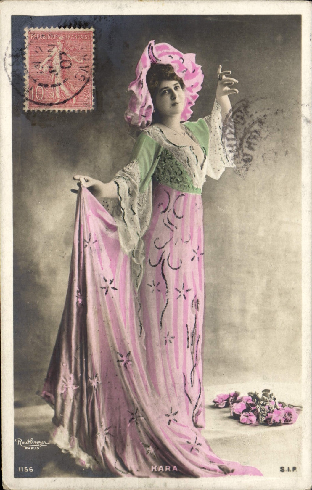 Femme en robe rose et voile — Kara — éditée par Reutlinger, Paris, n° 1156