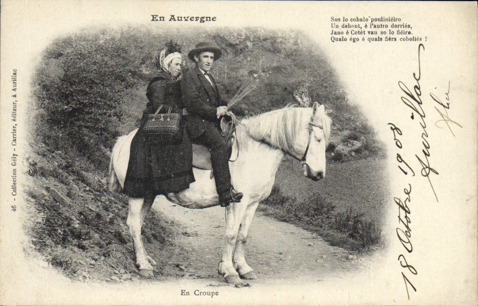 CPA Folklore Auvergne En croupe Cheval