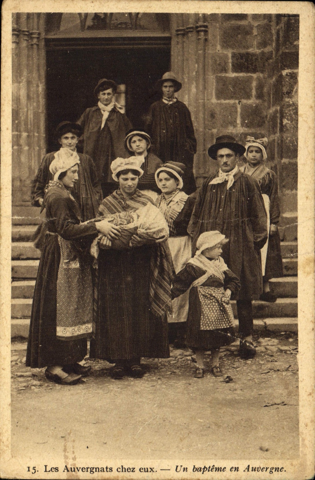 CPA Folklore Les Auvergnats chez eux Un bapteme en Auvergne
