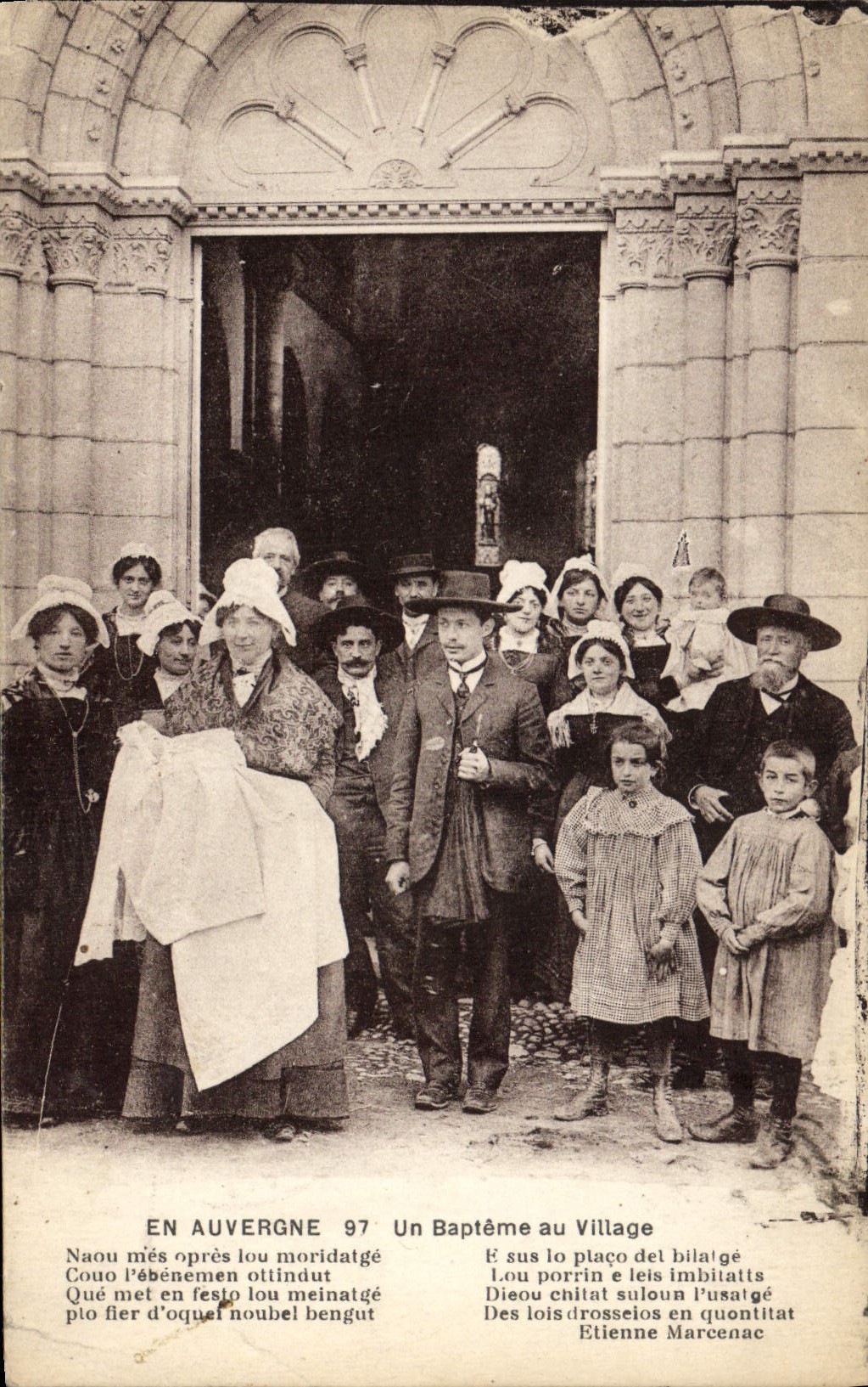 CPA Folklore Auvergne Un bapteme au village 