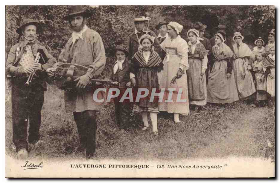 CPA Folklore Auvergne Une noce Auvergnate