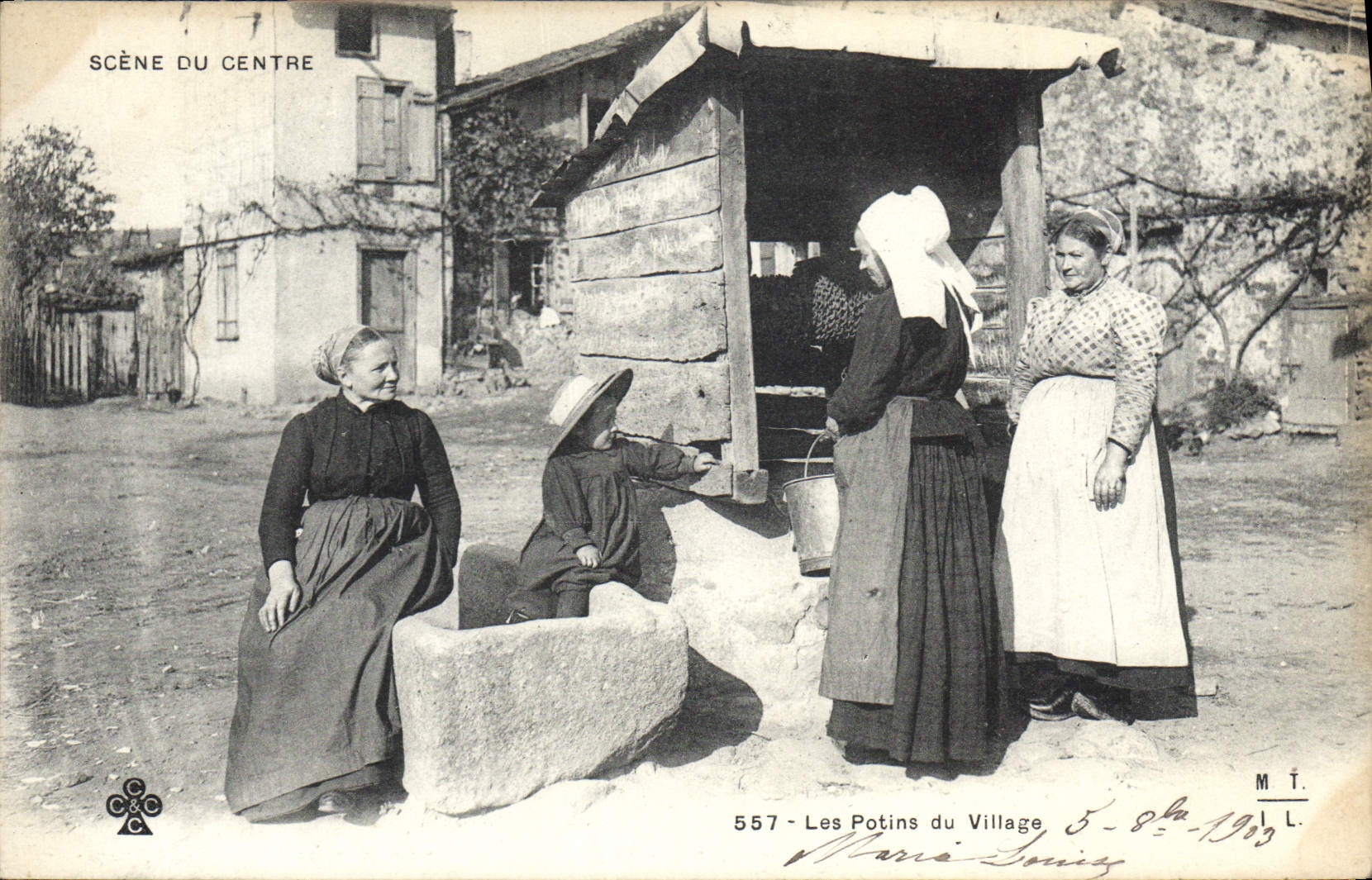 CPA Folklore Auvergne Les potins du village 