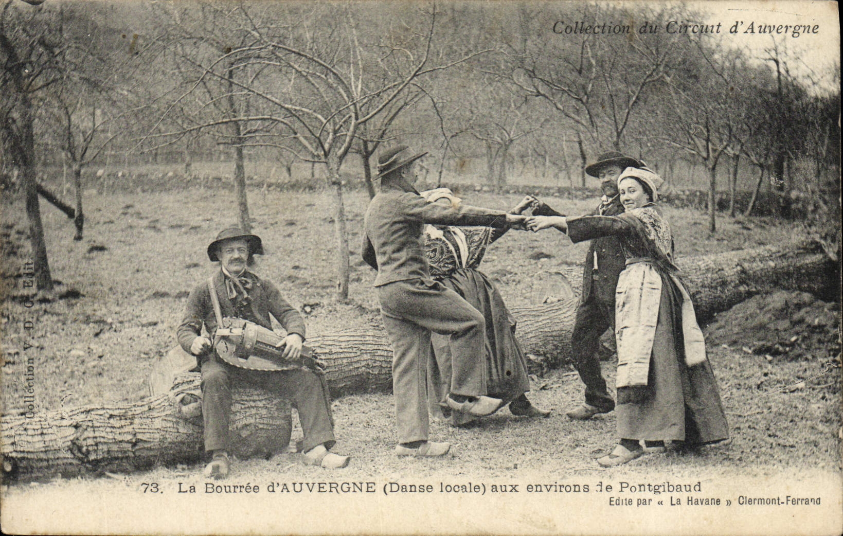 CPA Folklore Auvergne La bourree aux environs de Pontgibaud