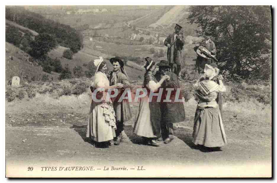 CPA Folklore Auvergne La bourree
