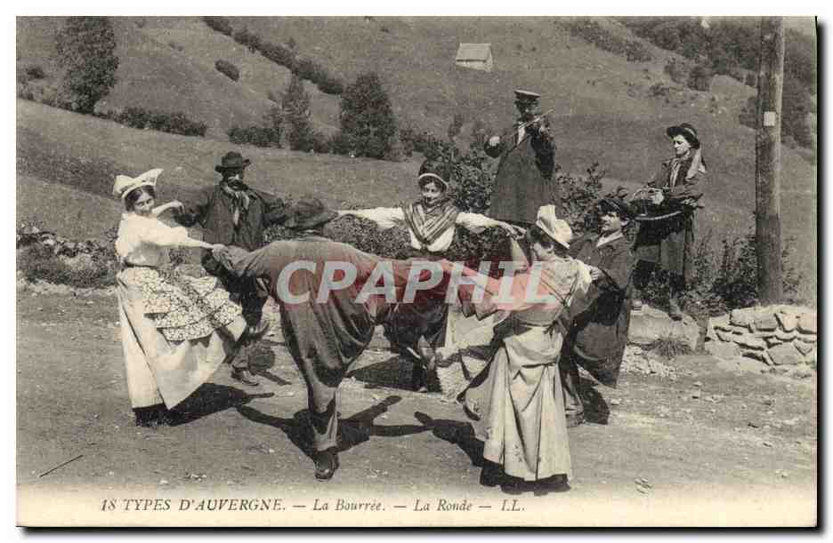 CPA Folklore Auvergne La bourree La ronde