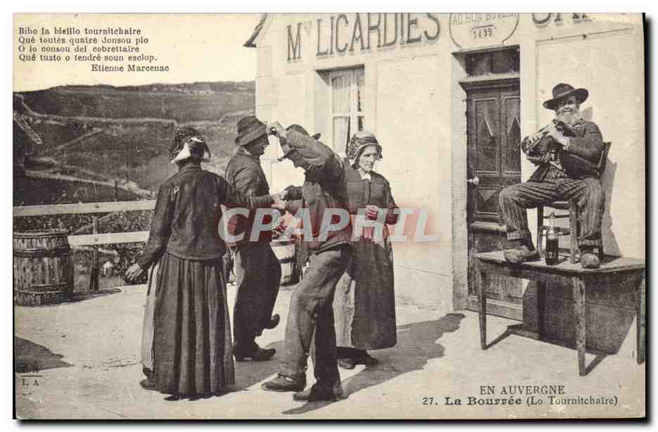 CPA Folklore Auvergne La bourree La Tournitchaine