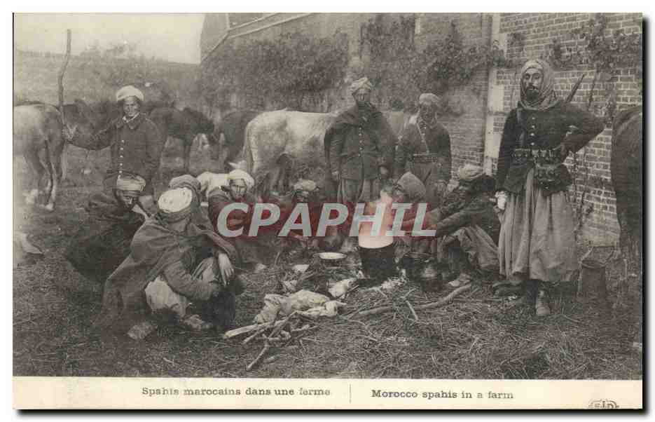 CPA Militaria Spahis Marocains dans une ferme