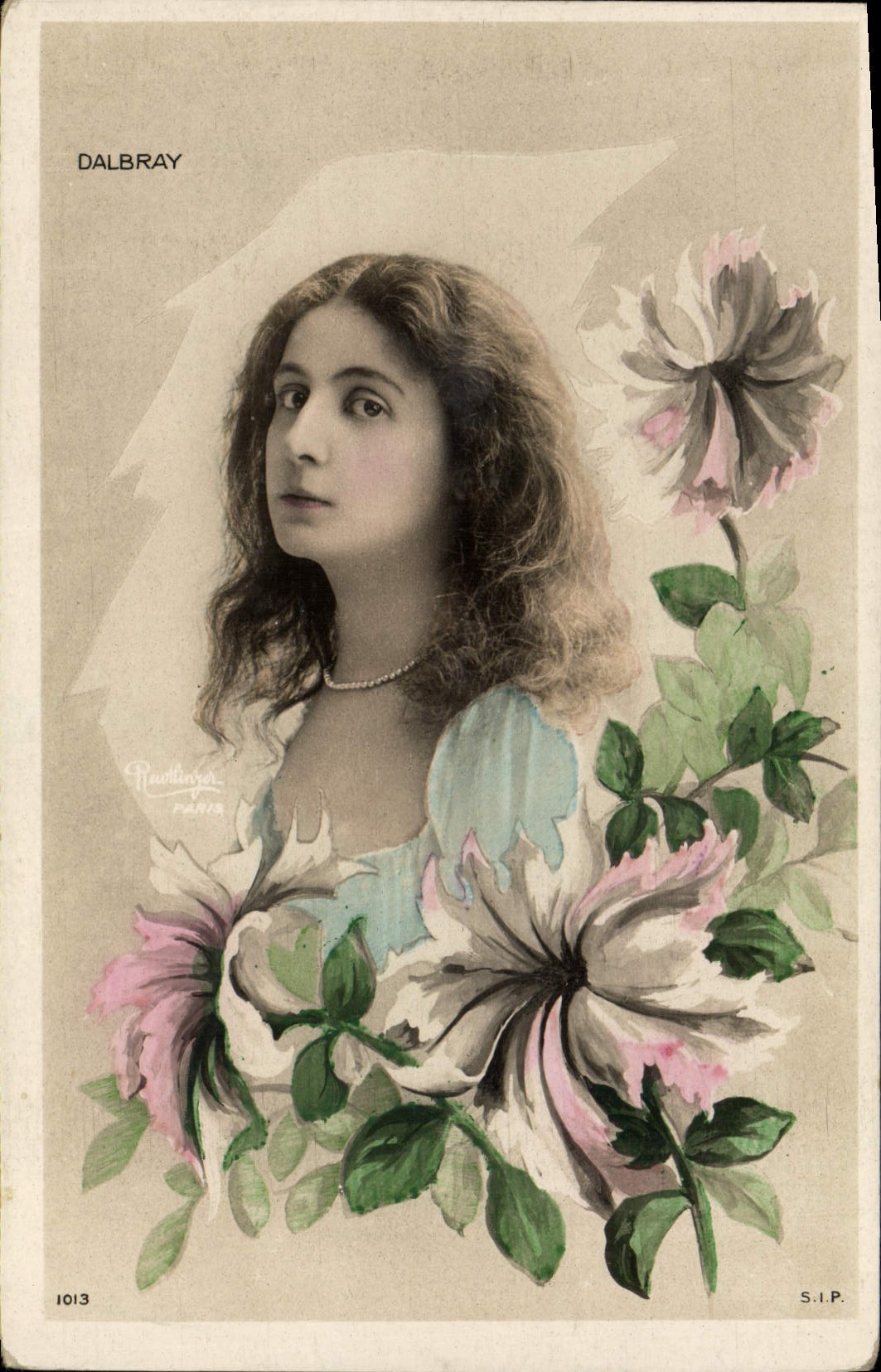 Portrait de femme — fleurs — Dalbray, éditeur Raoutlinger, n° 1013