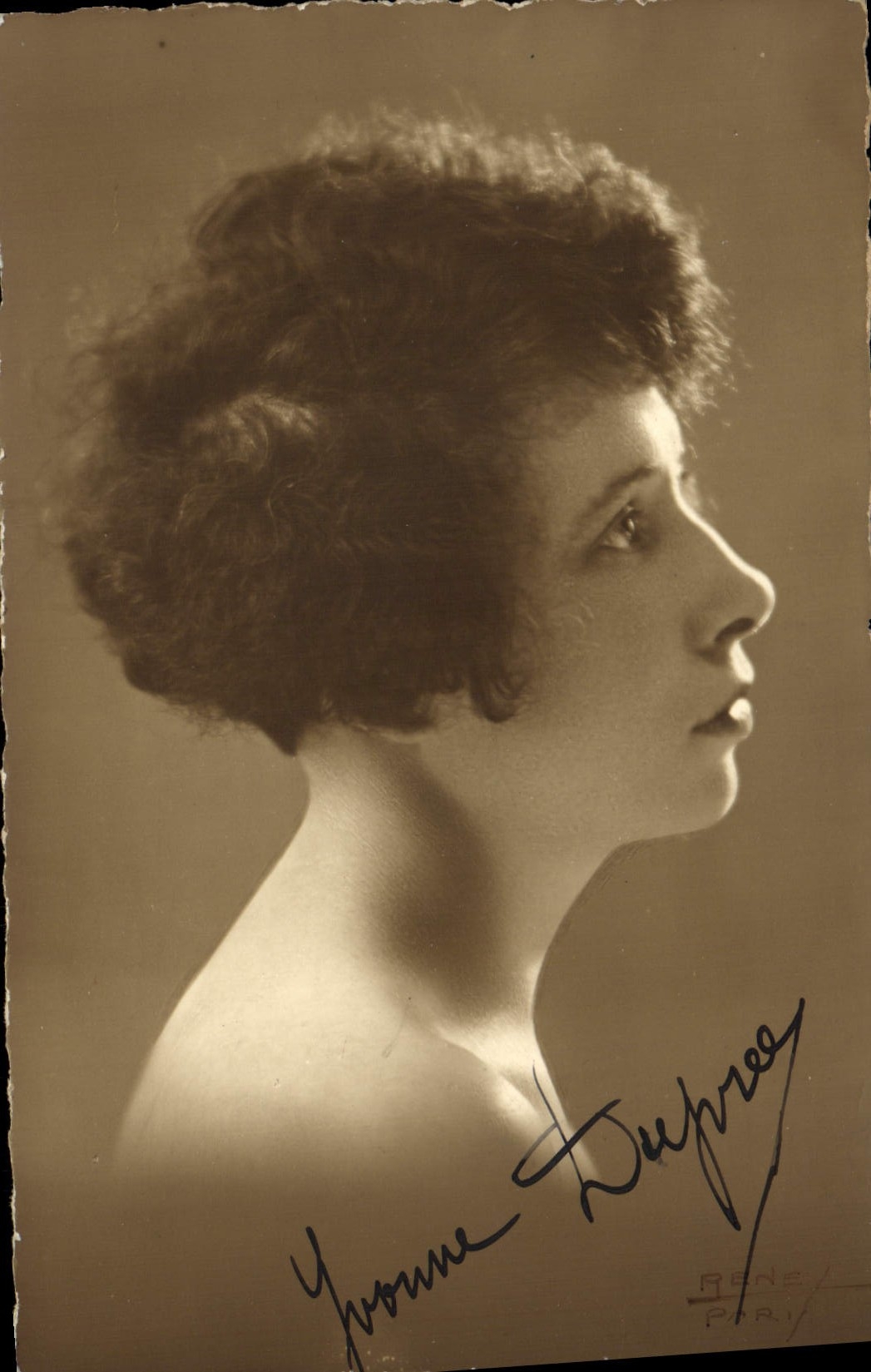 Yvonne Dufree — Profilporträt — RENE PARIS