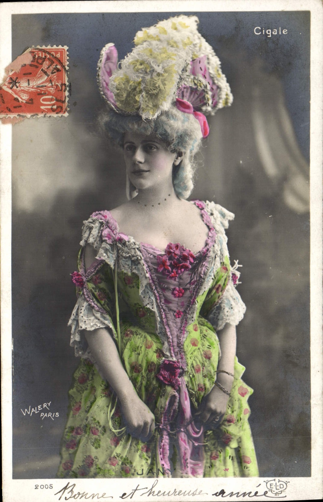 Femme en costume de scène — Cigale — Walery Paris, n° 2005