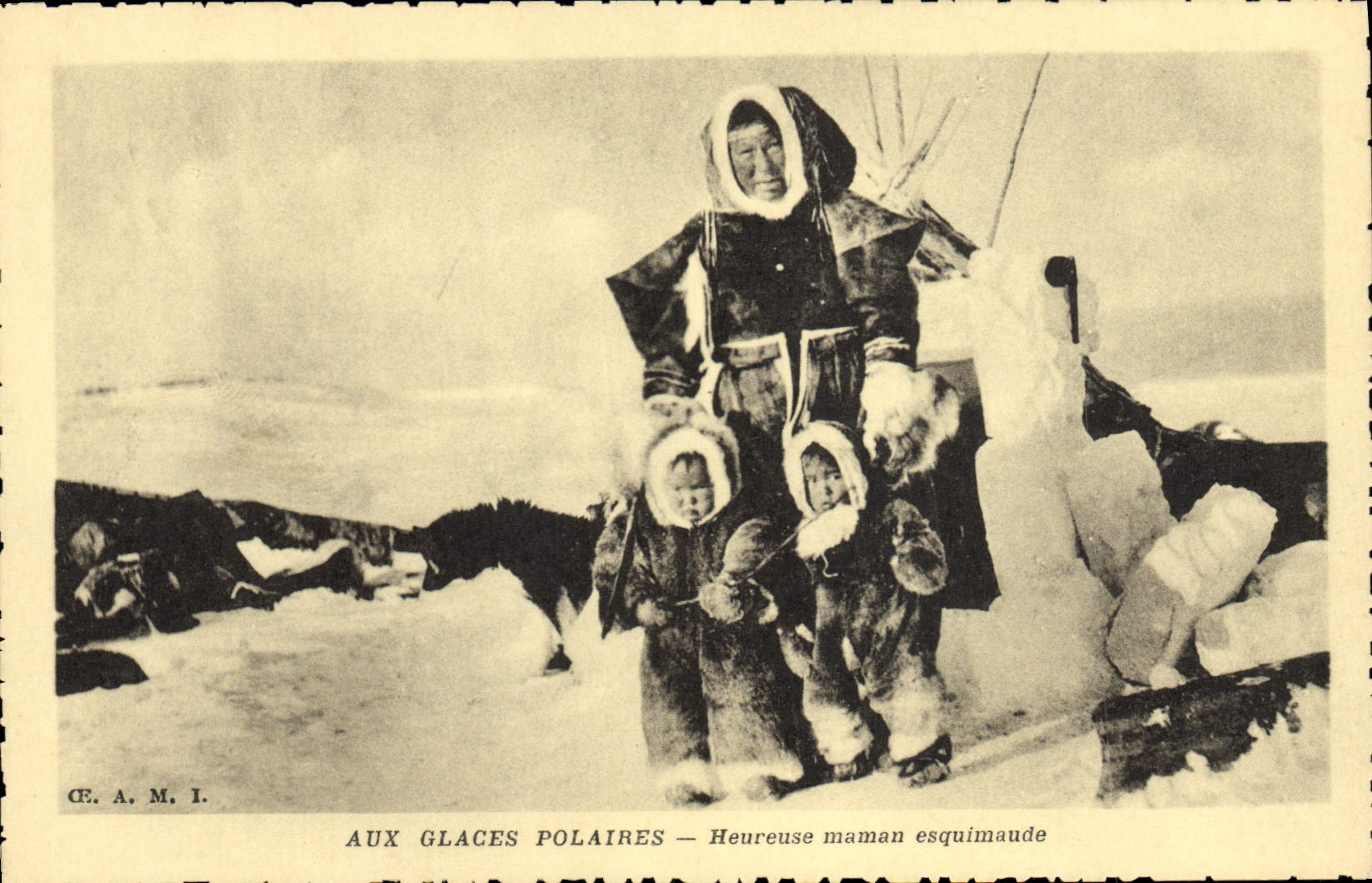 CPA Polaire Aux glaces polaires Heureuse maman esquimaude