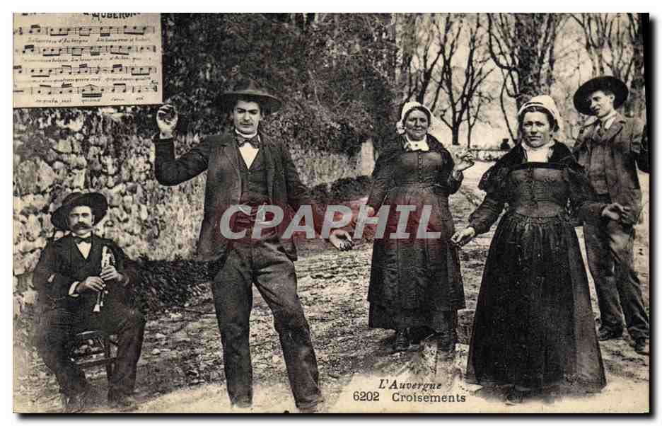 CPA Folklore Auvergne La bourree Croisements