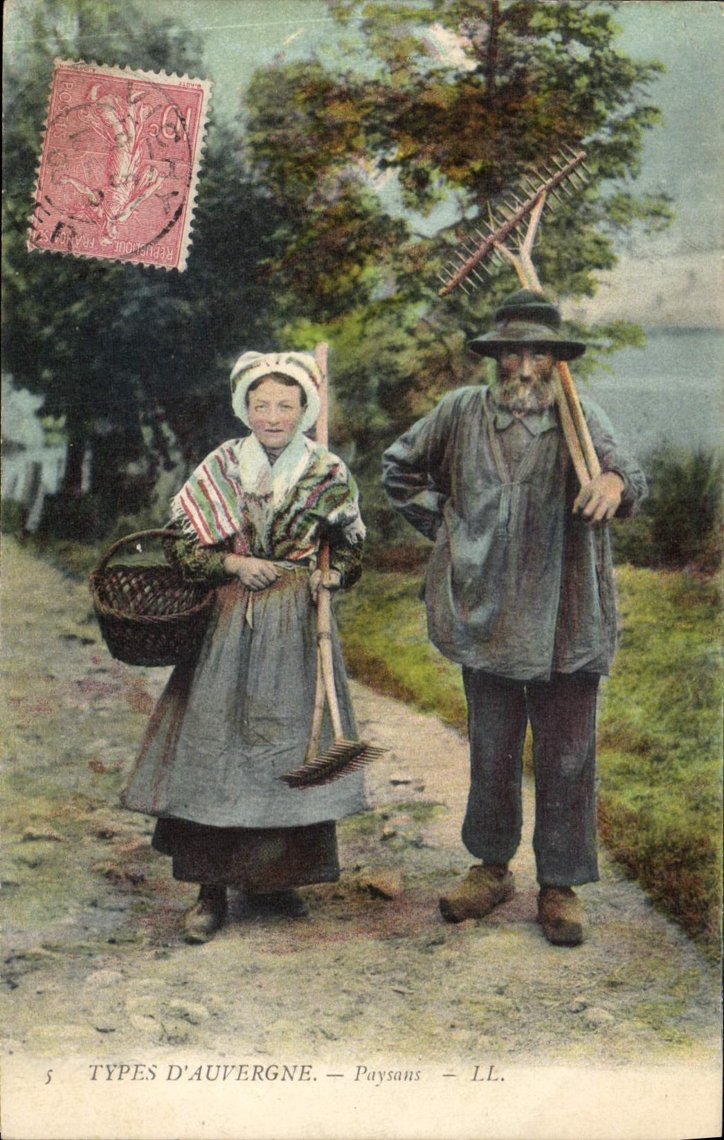 CPA Folklore Auvergne Paysans