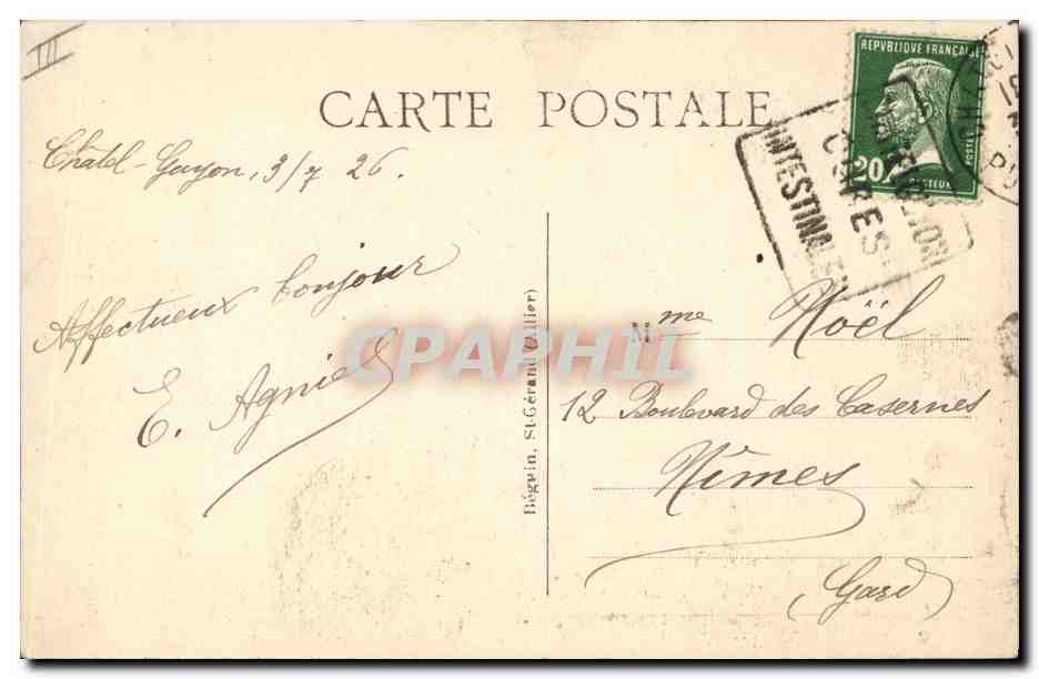 CPA Folklore Auvergne Au seuil du logis — Verso