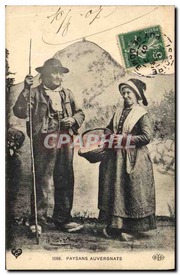 CPA Folklore Auvergne Paysans Auvergnats