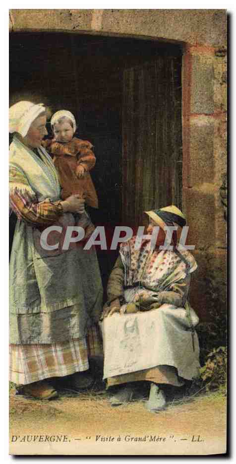 CPA Folklore Auvergne Visite a Grand Mere