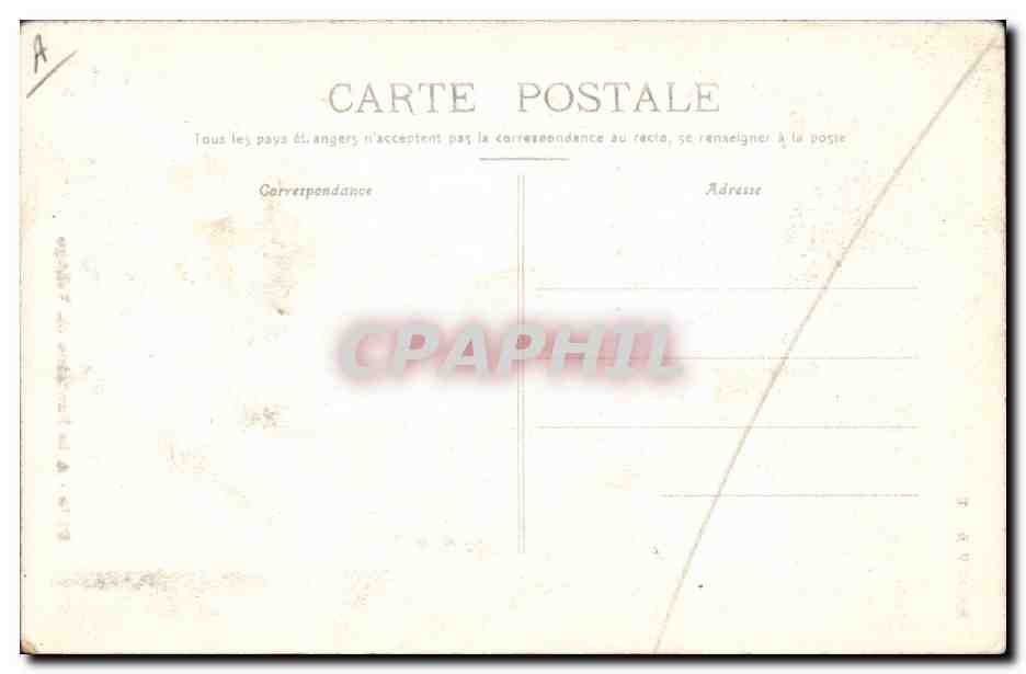 CPA Folklore Auvergne A la fontaine du village — Verso