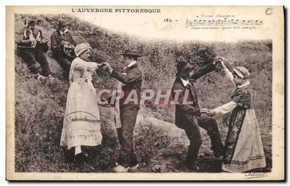 CPA Folklore Auvergne La bourree