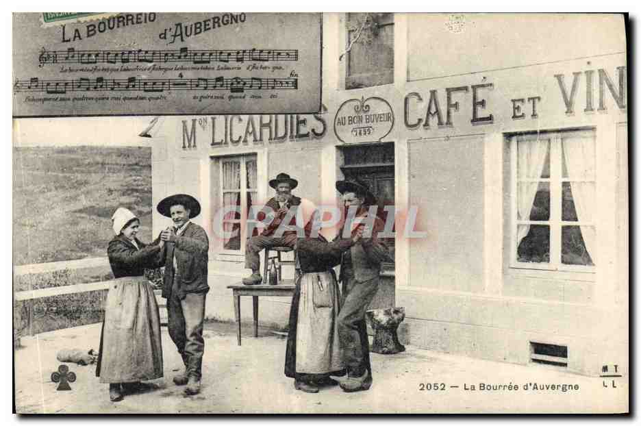 CPA Folklore Auvergne La bourree