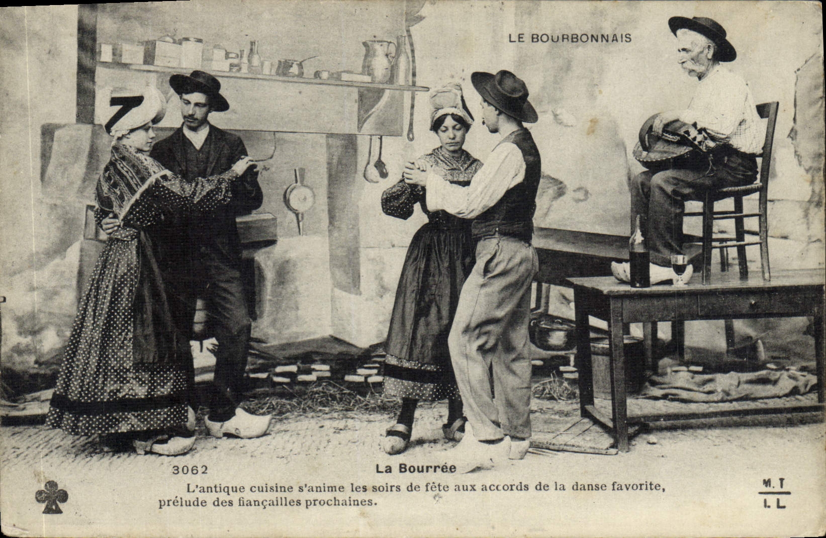 CPA Folklore Auvergne La bourree Bourbonnais