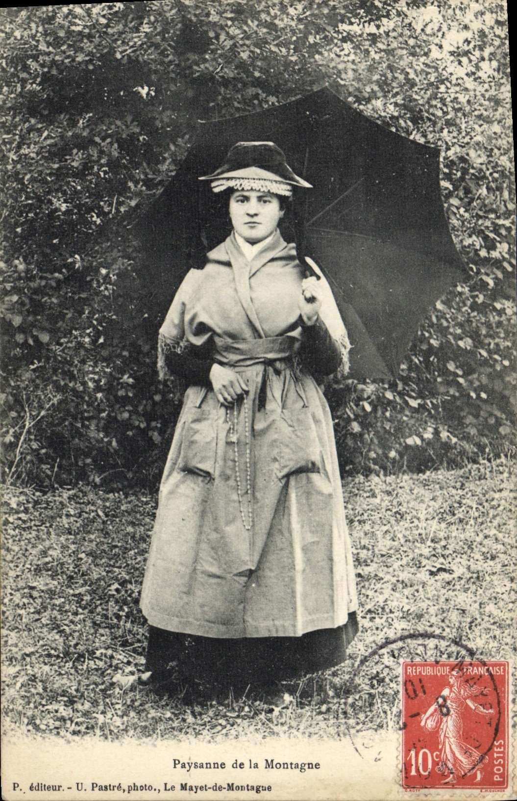 CPA Folklore Auvergne Paysanne de la montagne