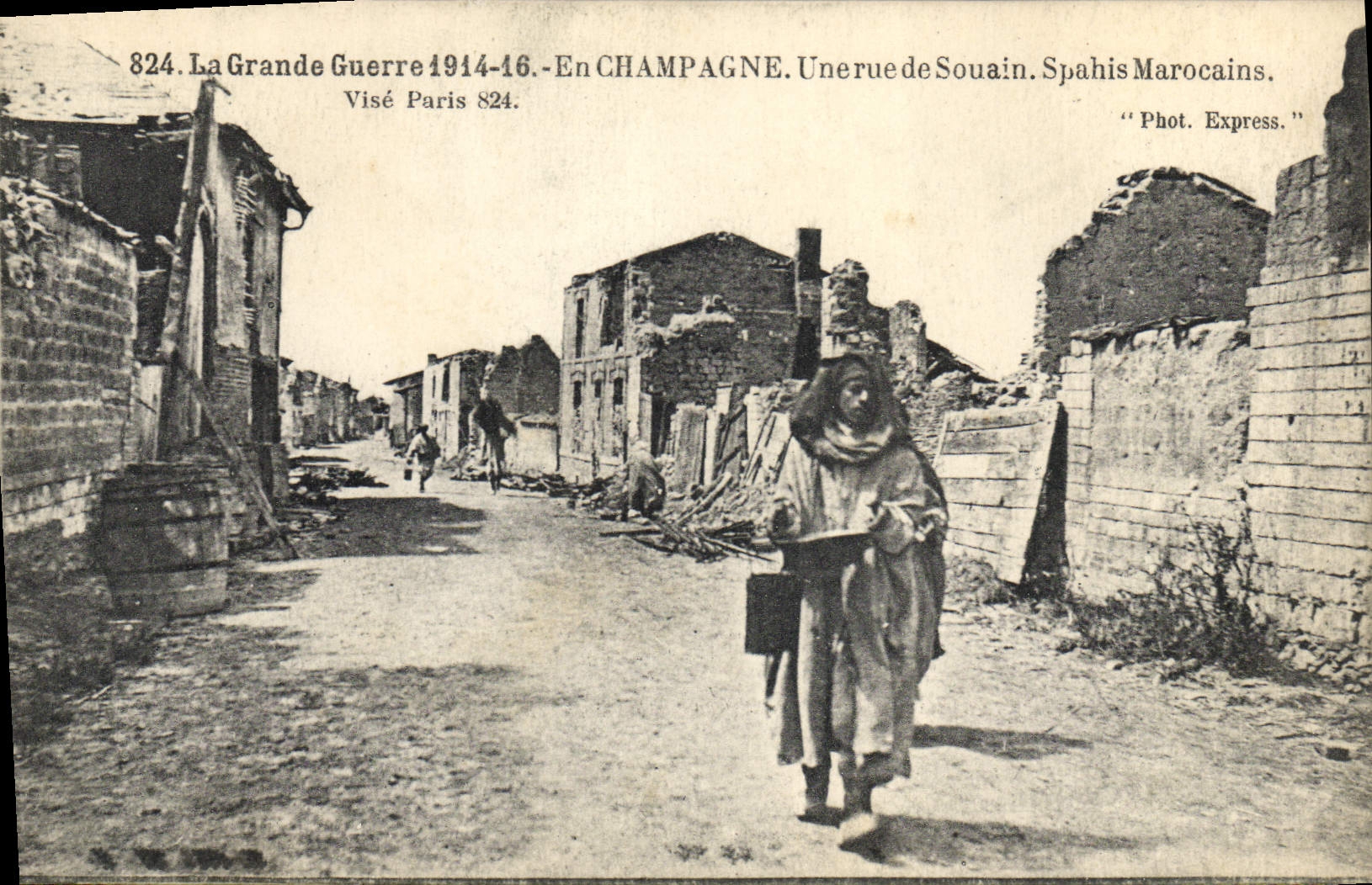 Champagne — Rue de Souain — Spahis Marocains — Phot. Express