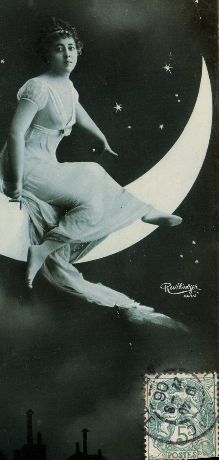 Femme assise sur une lune — éditeur Rewtkinger, Paris — n° 53