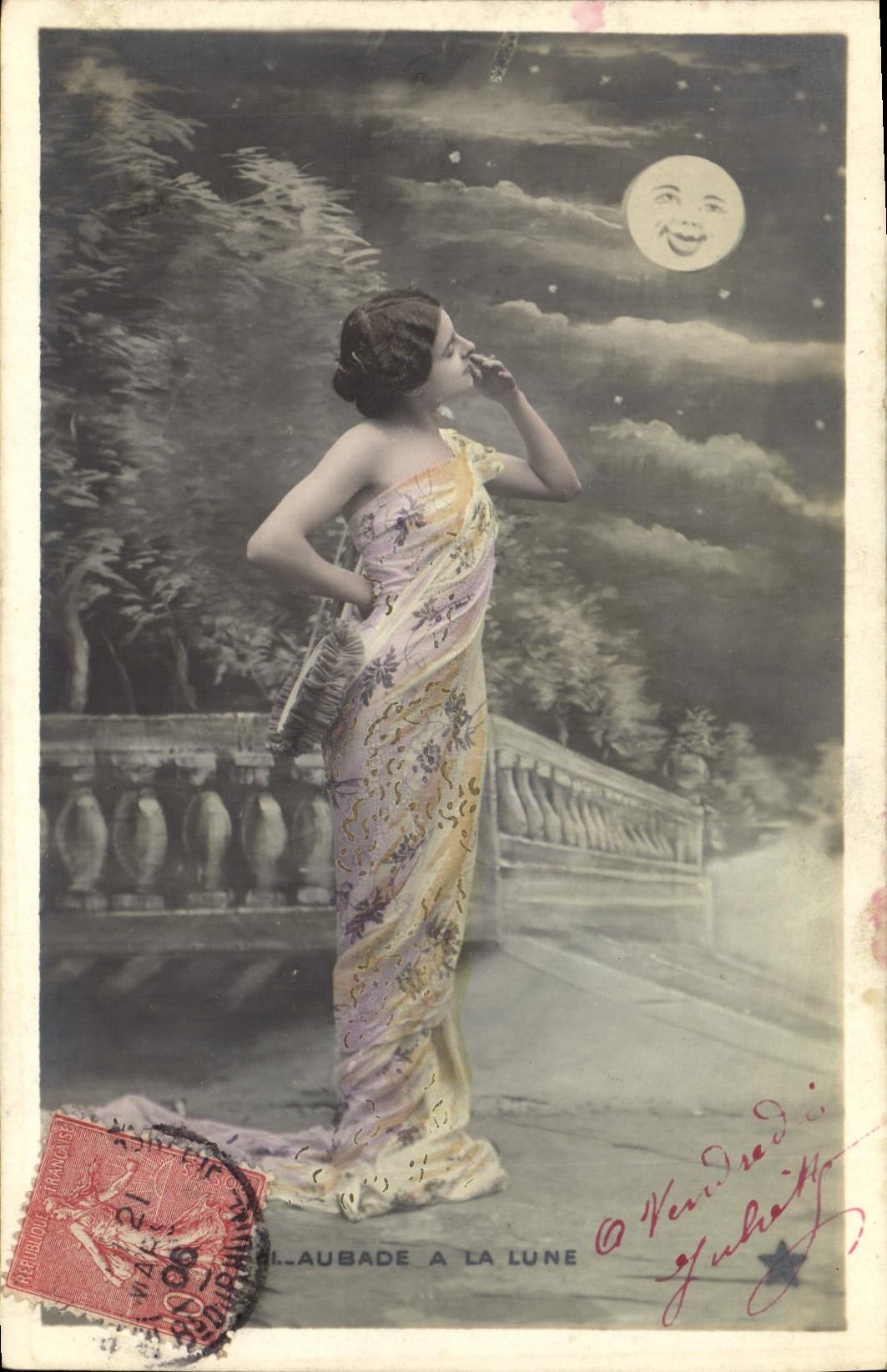 Femme en robe colorée — promenade sous la lune souriante — éditeur : Laubade à la Lune, série N. 766