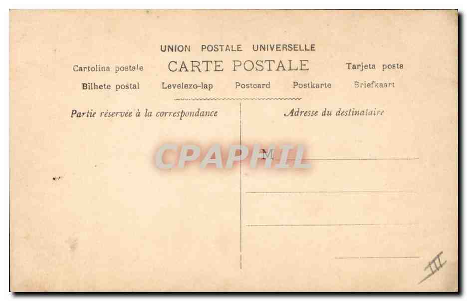 Femme en robe longue et chapeau — pose élégante — Renwlinger Paris — Verso