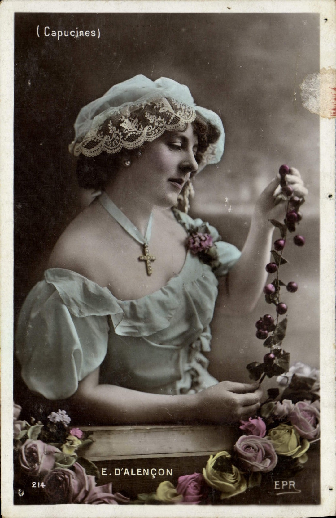 CPA Theatre Femme Capucines E d'Alencon