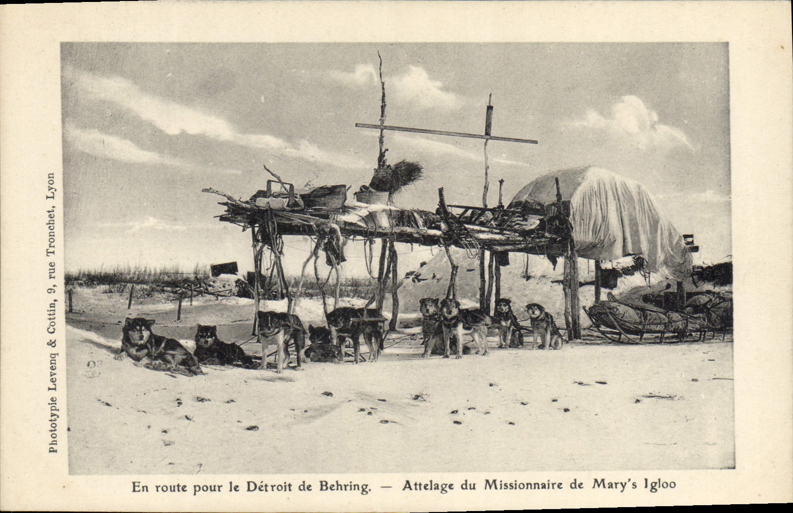 En route pour le Détroit de Behring — Attelage du Missionnaire de Mary's Igloo — Phototypie Leveng & Cottin, Lyon